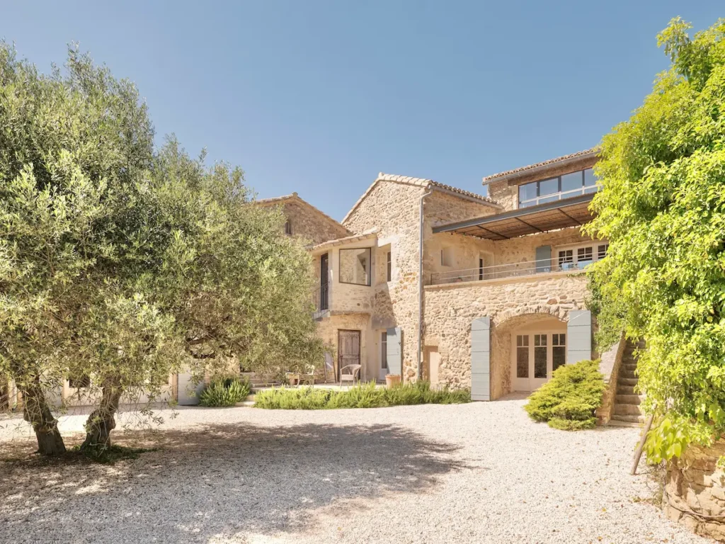 location magnifique mas uzes